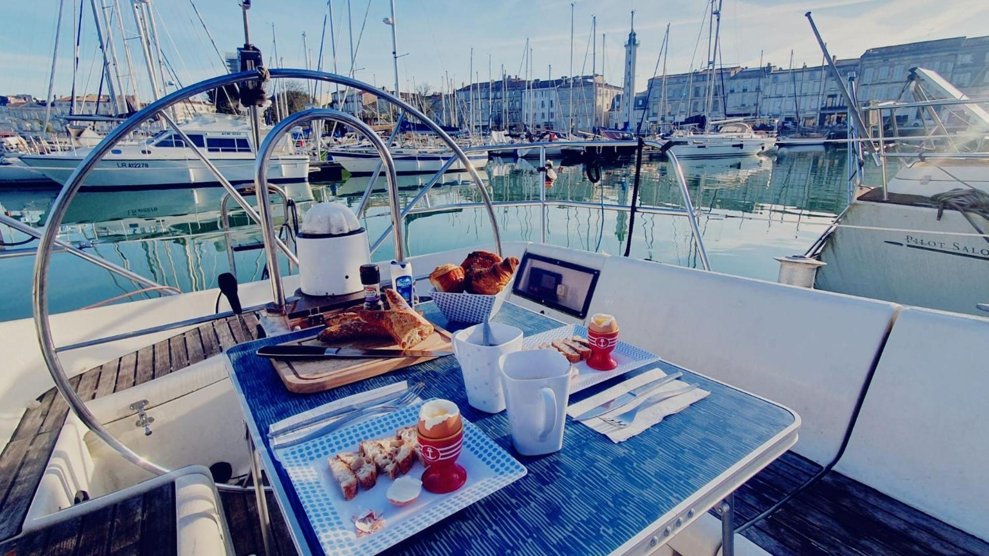 Coriandre 2 - Dormir Sur Un Grand Voilier 9 Personnes By Nuits Au Port La Rochelle  Eksteriør billede